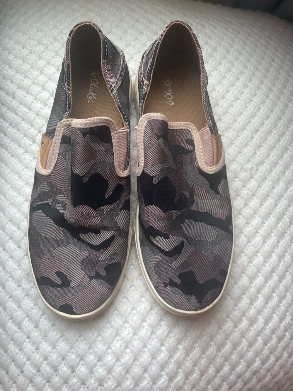 Olukai Pehuea Pa'i Womens Camo Slip-on Shoe Loafer size 8